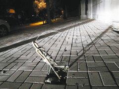 鐵棍繞鋼絲絆倒一盲人 傷人“刺兒頭”拔不掉？